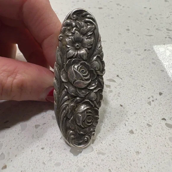 Elegant Sterling Silver Floral Ring - Picture 2 of 7
